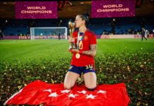 Un petó que trenca més d’un sostre de vidre