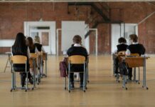 Relacions de poder als entorns educatius: ¿Bastió protector o porta d’entrada a l’extrema dreta? (II)